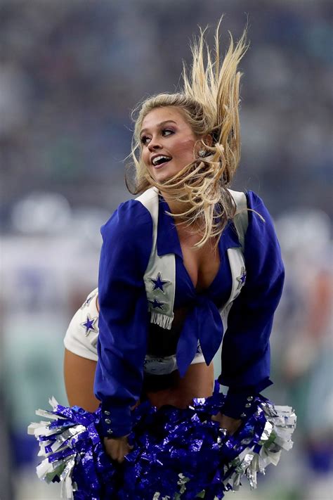 Nfl Las Cheerleaders De Los Dallas Cowboys En Acción