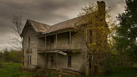 Photographer Captures Hauntingly Beautiful Abandoned Homes 6abc