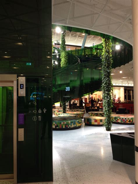 Detta hotell i väster ligger tio minuters promenad från malmö arena och emporia. Emporia / Malmö / Sweden