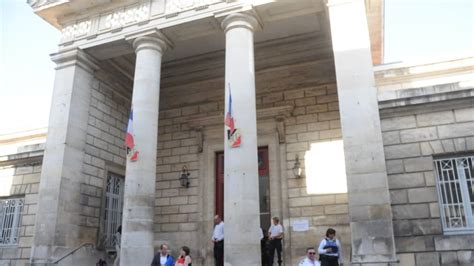 Quatre mois de prison ferme avec mandat de dépôt pour l'agresseur. 18 mois de prison ferme, mandat de dépôt et mandat d'arrêt