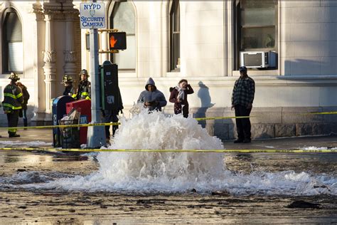 Water main break causes Upper West Side mess