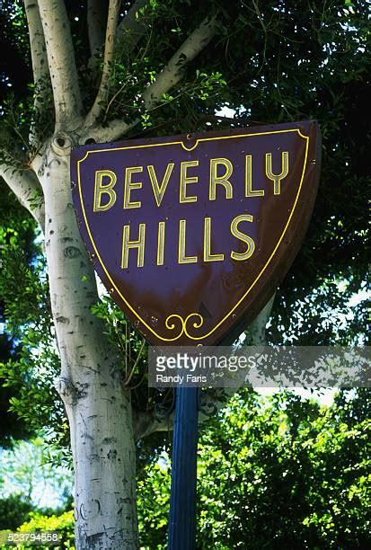 City Limits Sign Photos And Premium High Res Pictures Getty Images