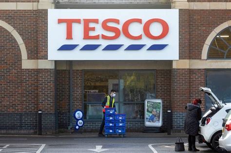 Tesco To Hire 12500 Christmas Temp Staff With London Employees Earning