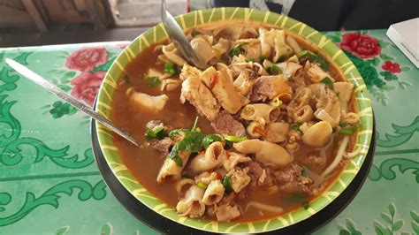 Bagi yang menggemari sizzling yee mee, hidangan ini juga merupakan antara yang laku keras di restoran hazlan bistro. Super Noodle 🍜🍜🍜 Soup Kuala Terengganu #433 - YouTube