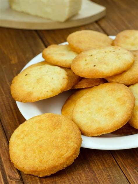 Per un aperitivo originale e sfizioso. Ricetta biscotti al parmigiano - Fidelity Cucina | Ricetta ...