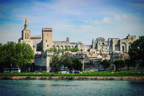Today, it is one of france's top tourist destinations and home to some great museums and beautiful architecture. Visites Guidées à Avignon - Le Visible Est Invisible