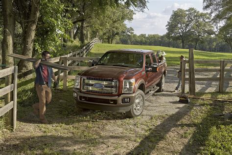 2015 Ford Super Duty F 450 Boasts 31200 Pounds Towing Capacity