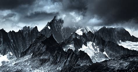 I Photographed Mountains That Look Like Mordor From The Lord Of The