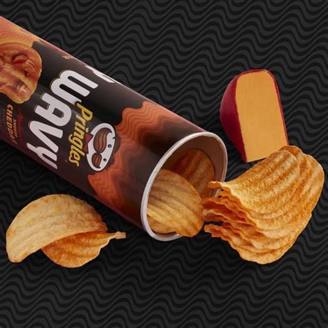 Pringles Groovz Applewood Smoked Cheddar Chips 137g