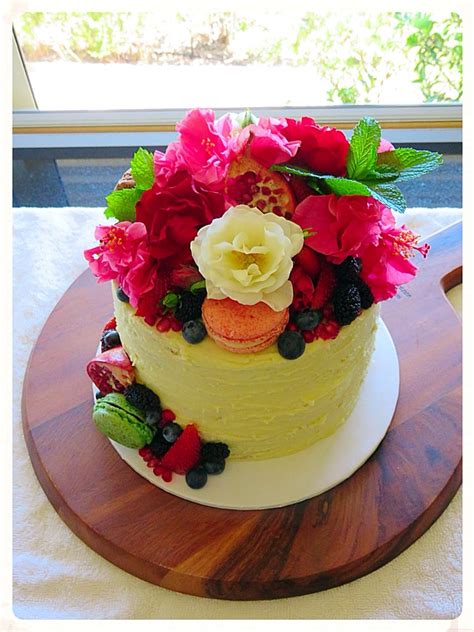 Maybe you would like to learn more about one of these? Buttercream cake with fresh flowers, berries and macaroons ...