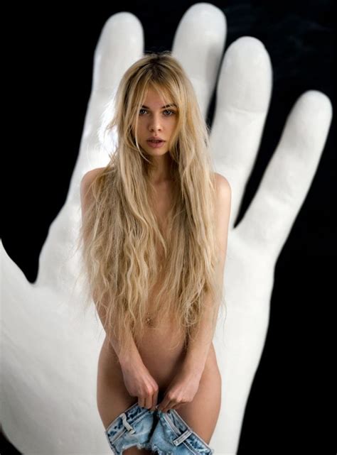 Whorish Blonde Alexandra Smelova Shows Her Nude Bod Thefappening Celebs
