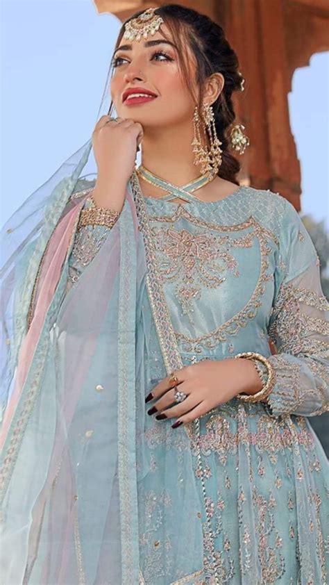 Pakistan Dress Pakistani Fancy Dresses Bride Poses Ayeza Khan Bride