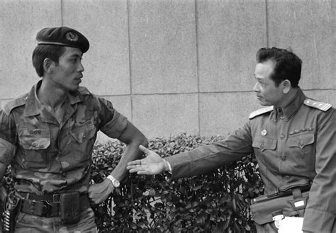 Vietnam Ceasefire Meeting Đại tá Bắc Việt Bùi Tín và cái Flickr