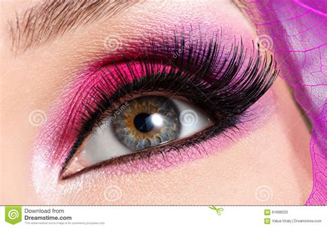 Ojo Femenino Con Maquillaje Rosado Brillante De La Moda Hermosa Imagen