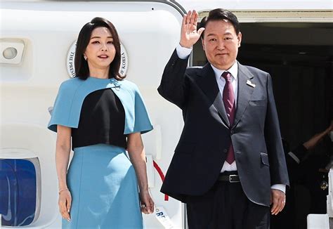 Whats All The Fuss About South Koreas First Lady The Star