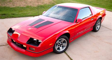 Cette Chevrolet Camaro Iroc Z De 569 Milles De 1987 Coûte Autant Quune