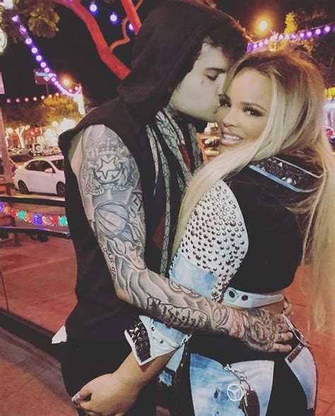 Youtubes Trisha Paytas Makes Out With Jaclyn Hills Ex Husband E