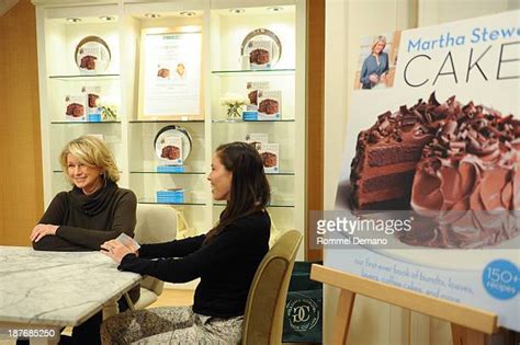 Martha Stewarts Cakes Photos And Premium High Res Pictures Getty Images