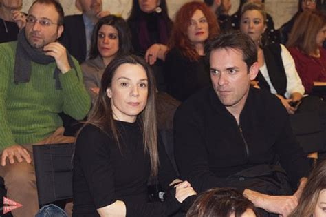 Τολμά να πλησιάσει ένα μέγιστο ελληνικό ταμπού και να μιλήσει θαρραλέα για το «άγιο όρος». ΚΑΤΑΧΕΙΡΟΚΡΟΤΗΘΗΚΕ ΣΤΗΝ ΕΠΙΣΗΜΗ ΠΡΕΜΙΕΡΑ ΤΗΣ 'Η ΓΙΔΑ Ή ...