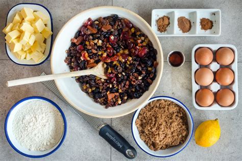 How to Make British Christmas Cake: A Step-by-Step Tutorial With Photos