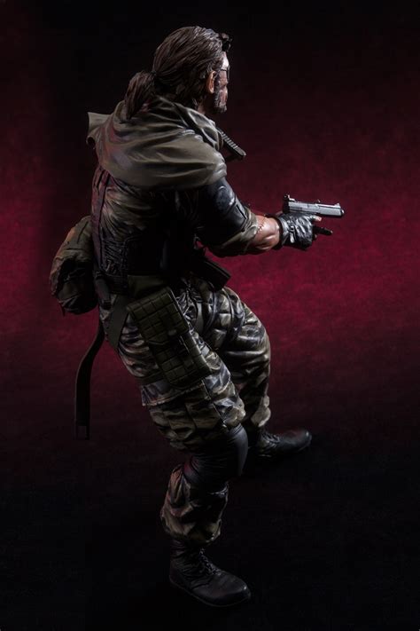 The phantom pain, released in 2015, lost his arm in an explosion and has a red and black bionic arm, complete with detachable missile. toyhaven: Union Creative mensHdge Technical Statue No.16 ...