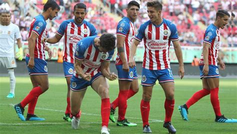 Chivas vs Tigres Antonio Briseño marcó el 1 0 con golazo de cabeza