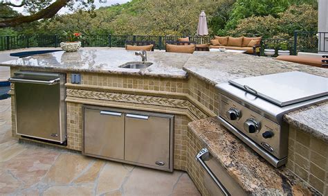 The range burners heat the surface, which then transfers heat to product for cooking. 20 Best Outdoor Kitchen Ideas