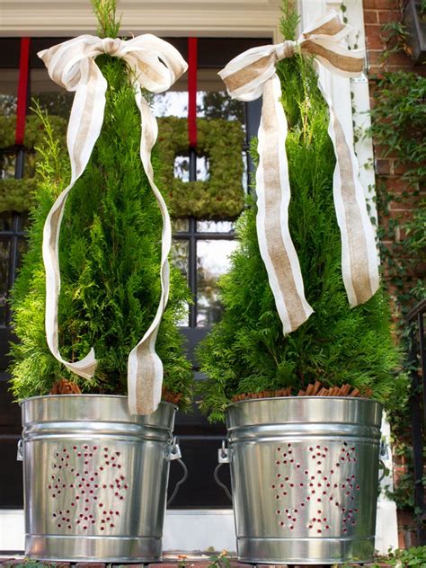 20 Of The Best Outdoor Holiday Decorations ~ Bless My Weeds