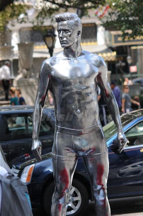 Statues Of David Beckham To Promote His Underwear Line At Handm New York City Sang Bleu