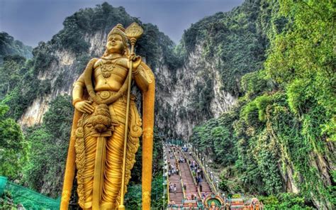 To conclude, a visit to kuala lumpur wouldn't be complete without taking a visit to batu caves. Download wallpapers Lord Murugan Statue, Batu Caves ...