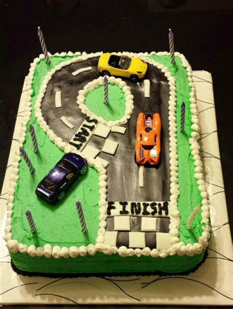 Whoe doesn't love eating cake for breakfast! Cars birthday cake, for 9 year old | Cars birthday cake ...