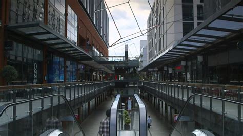 London designer outlet is the first of its type to set up shop in the capital. Wembley Park - Shopping at London Designer Outlet - YouTube