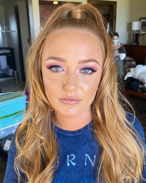 teen mom maci bookout stuns as she shows off her curves in tight jeans in a rare new photo the