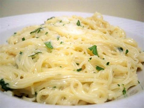 I love pasta with lots of creamy sauce, which is very similar to homemade alfredo sauce. Creamy Garlic Pasta | Garlic pasta recipe, Creamy garlic ...