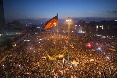 Gezi Park La Place Taksim Barricad E Pour Le Troisi Me Anniversaire