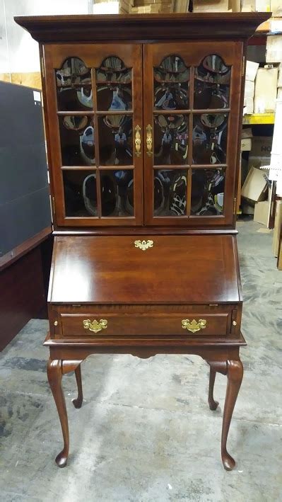 Give your workspace a glam update with this stunning yet understated desk. Secretary Desk with Hutch - A&M Office Supply