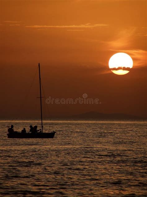 Sailboat In The Sunset Stock Image Image Of Erie Sailboat 11934433