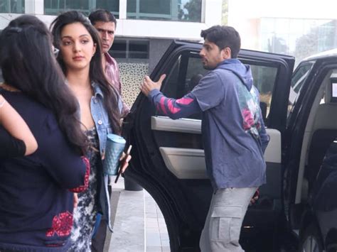 Rumoured Lovers Sidharth Malhotra Kiara Advani Snapped Outside Karan
