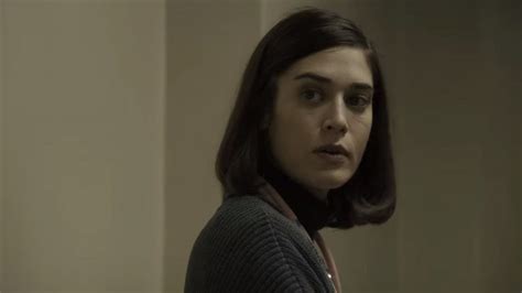 See Lizzy Caplan Go Mad As Annie Wilkes In Castle Rock Season 2