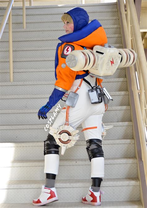 Apex Legends Cosplay Telegraph