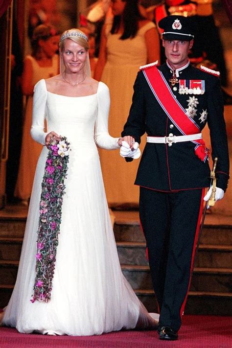 Married crown prince haakon magnus in oslo cathedral on 25 august 2001. Prins Haakon van Noorwegen en Mette-Marit Tjessem Høiby ...