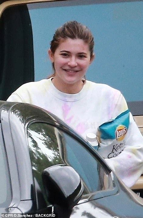 Makeup Free Kylie Jenner Looks Unrecognizable As She Pays A Visit To Bff Stassis House Readsector