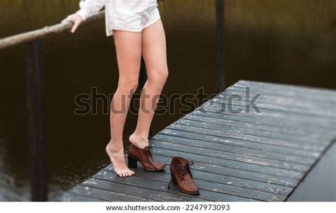 7 881 Woman Walking Naked Images Stock Photos Vectors Shutterstock