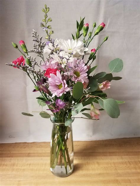 Retailer of flowers and floral arrangements, plants, and gifts for any occasion. Say Pretty Please in Columbia, PA | Flowers by US