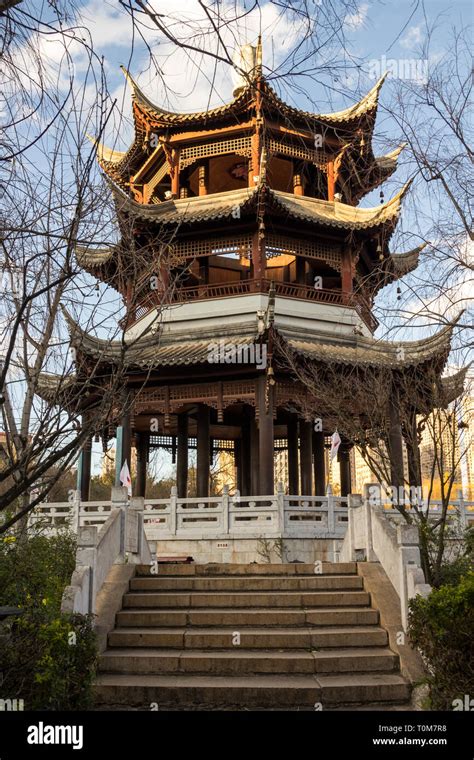 Chinese Traditional Pagoda Style Roof Building Hi Res Stock Photography