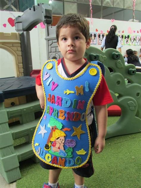 Empezamos con los juegos y deportes recreativos de educación física que son más divertidos y que van a ayudar a pasarlo bien mientras se. Resultado de imagen para mandiles creativos para inicial ...