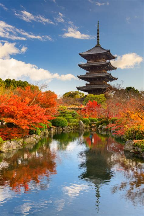 Toji Pagoda In Kyoto Japan Stock Photo Image Of Japanese Oriental