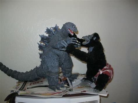 Let's say how creepy in king kong vs godzilla 1962 stop motion animation is creepy, but this godzilla vs kong 2020 cgi is better! King Kong vs Godzilla 50th Anniversary - Stop Motion ...