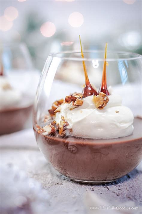 Schoko - Mascarpone - Dessert mit Haselnusskrokant