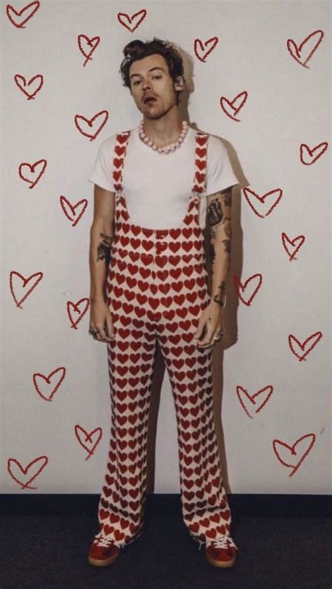 Harry Heart Outfit Wallpaper Poster En 2022 Outfits Fotos De Harry